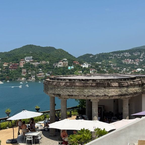 Guests can enjoy a mix of beach relaxation, local culture and scenic views throughout Ixtapa and Zihuatanejo.